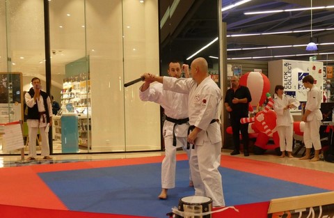 Demonstartion de défense sur matraque : SOUDRAIN JM & DENIEL Eric