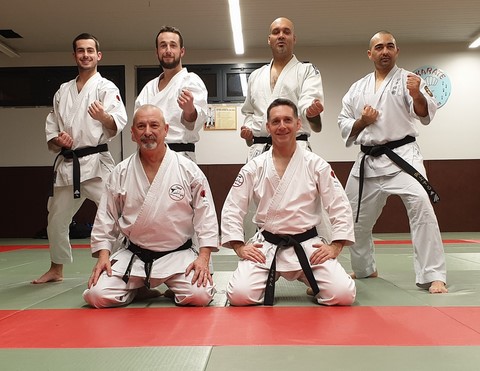En haut à gauche: LESAUX Louis - 1er DAN / DENIEL Eric - 2ème DAN / PRIN Fabrice - 1er DAN / CHABOT Dominique - 2ème DAN / En bas à gauche SOUDRAIN Jean Michel 3ème DAN / LESAUX Richard - 4 ème DAN